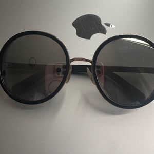 Elegant Black Round Sunglasses